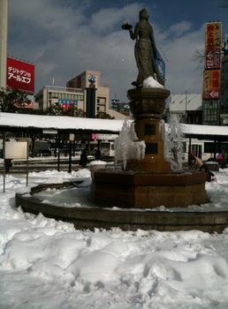 雪の長野駅